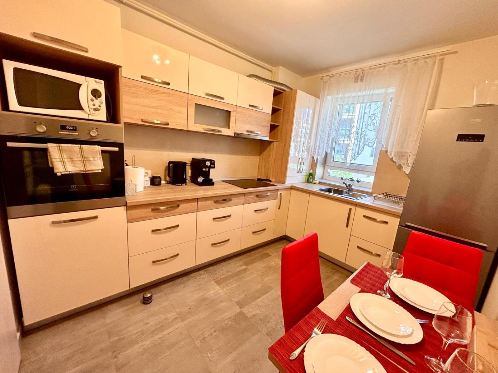 Jad - Luxury 3 Rooms & 2 Rooms Apartments In Kasper, Near Coresi Mall Brașov Exterior foto