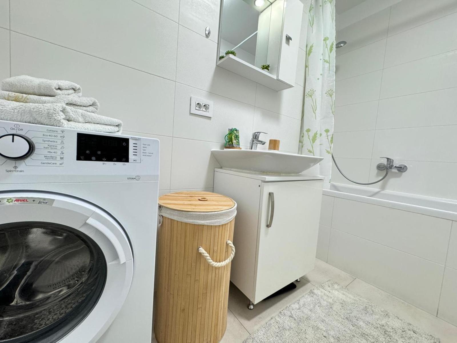 Jad - Luxury 3 Rooms & 2 Rooms Apartments In Kasper, Near Coresi Mall Brașov Exterior foto